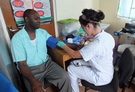 Volunteer Medical Electives A Medicine Elective volunteer measures a patient's vital signs