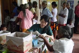 Volunteer Sri Lanka A Pharmacy Elective intern assists with dispensing medicine and treating minor illnesses at a medical outreach in Sri Lanka.