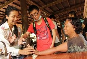 Volunteer Medicine & Healthcare Volunteers interact with patients on a Public Health outreach in Cambodia