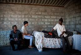 Volunteer Tanzania A professional Lawyer volunteering in Tanzania gives legal advice to local people.