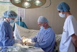 Volunteer Medicine & Healthcare A volunteer Doctor observes a procedure at a placement in Romania