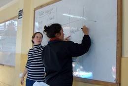 Volunteer Peru A qualified Maths Teacher volunteering in Peru works through a maths problem with a school student.