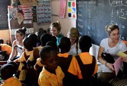Volunteer Ghana High school students volunteering in Ghana hold a creative, fun lesson with local children.
