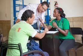 Volunteer Medicine & Healthcare Volunteers discuss on patient's vital signs