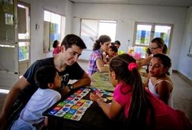Volunteer Argentina A Teaching volunteer in Argentina plays a fun educational game with school children to help improve their English skills.