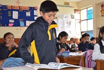 Volunteer Peru A school child gives his answer during an English class at our volunteer Teaching placement in Peru.